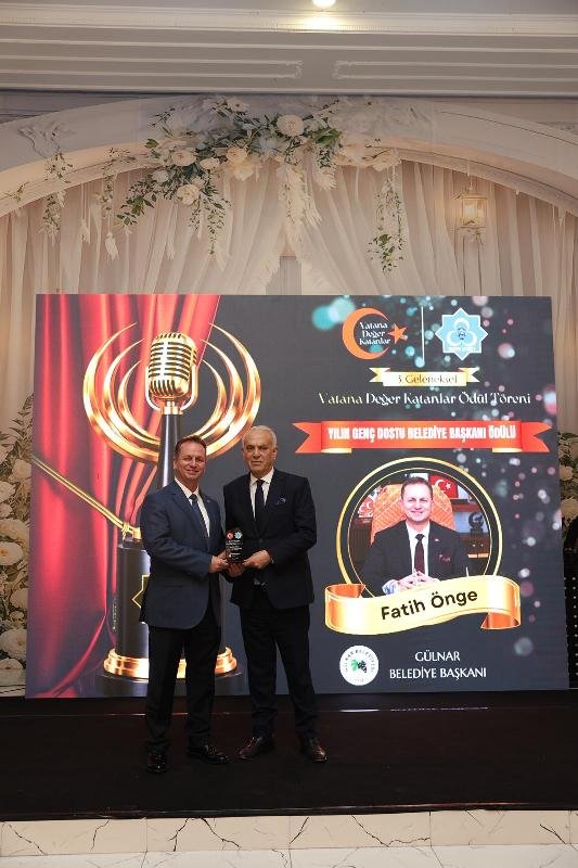 Gülnar’a Gurur Veren Ödül: Başkan Fatih Önge “Yılın Genç Dostu Belediye Başkanı” Seçildi