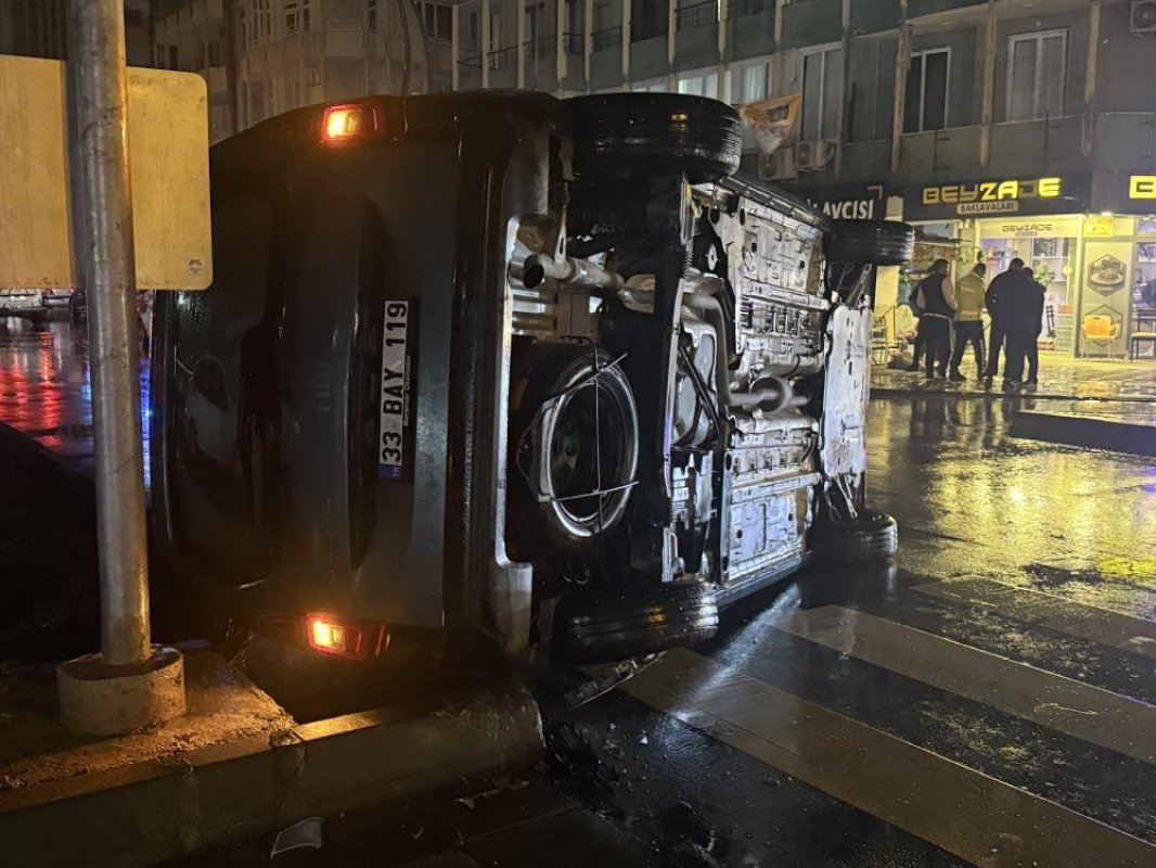 Tarsus’ta Trafik Kazası: 2 Yaralı