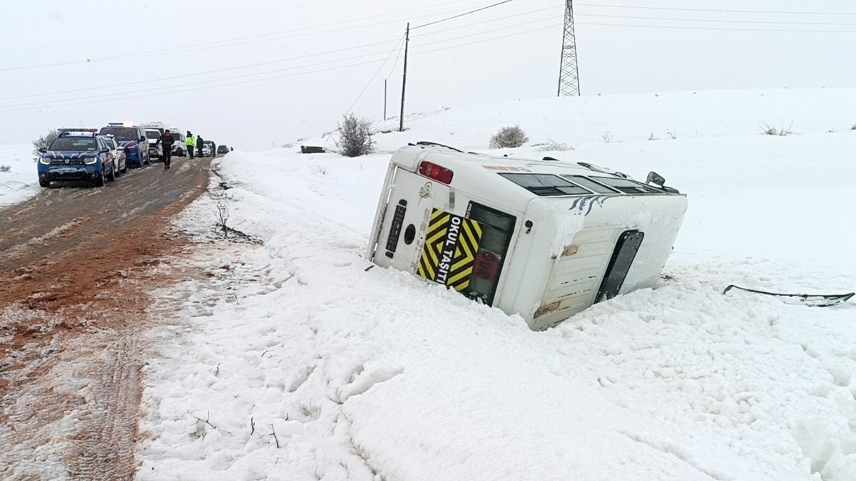 Öğrenci Servisi Devrildi: Yaralılar Var