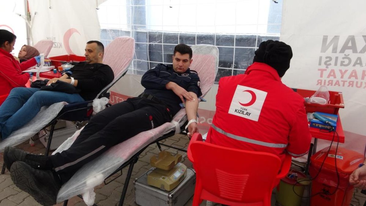 Kan Veren İtfaiye Erleri Alkış Topladı