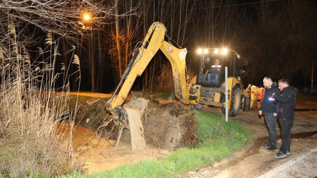 Mut’ta Yağış Nedeniyle Kapanan Yol Trafiğe Açıldı