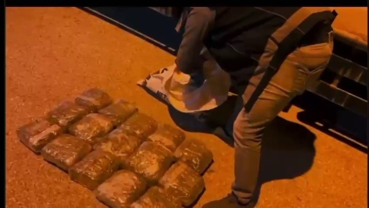 Kamyonet Kasasında 11 Kilo Uyuşturucu Ele Geçirildi