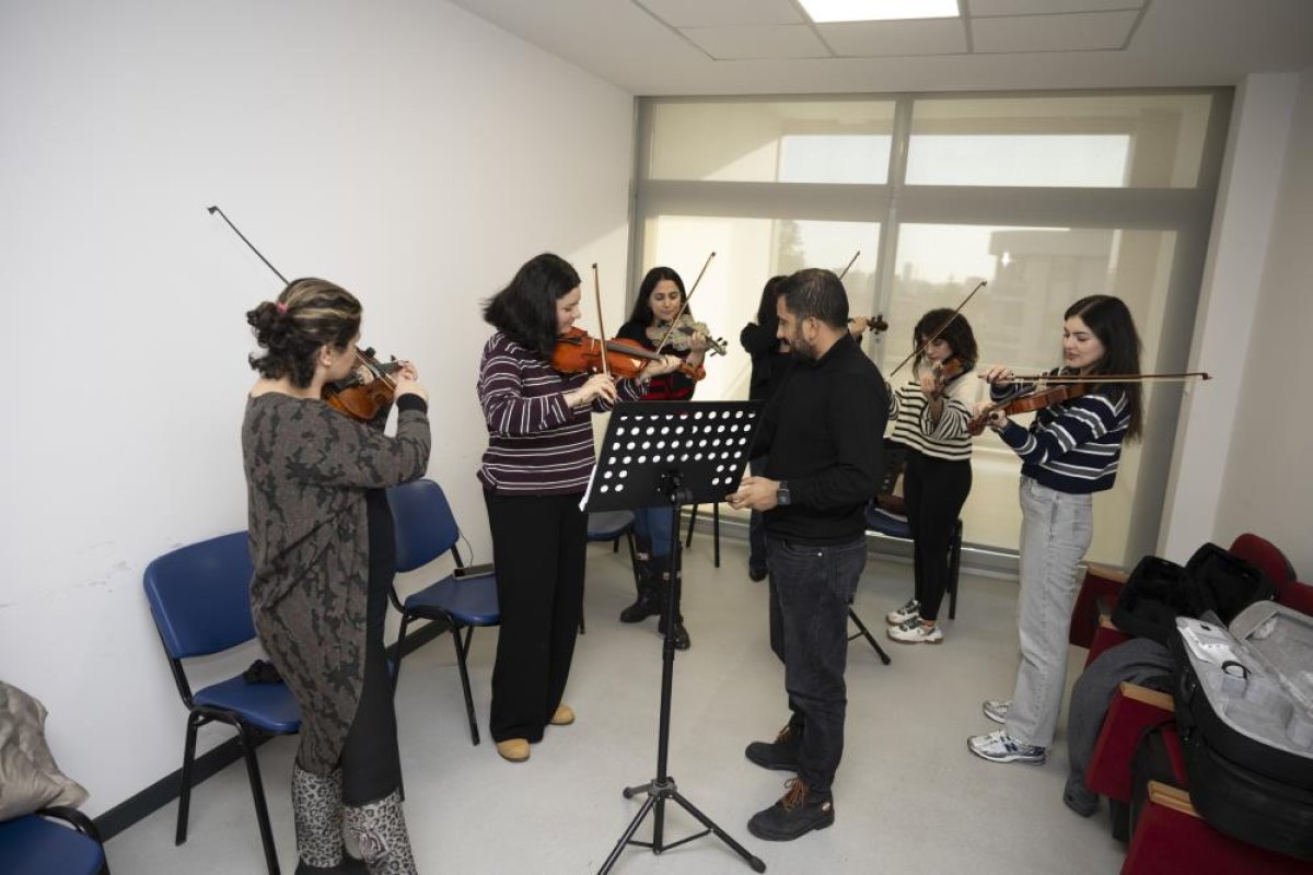 Mersin Büyükşehir’in Enstrüman Kurslarına Büyük İlgi