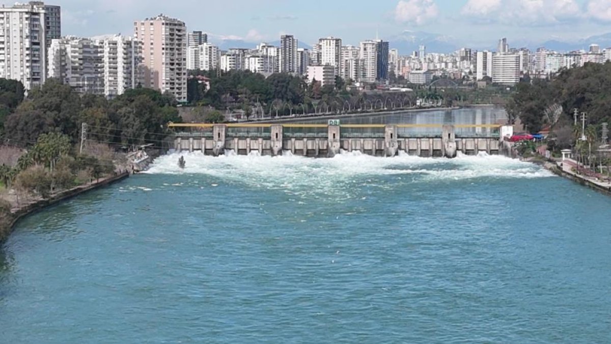 Yağışlar Barajı Doldurdu: Seyhan Nehri Coştu