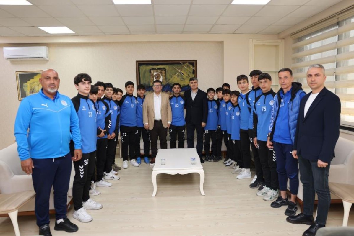 Akdeniz Belediye Spor U-14 Takımı Şampiyonluk Yolunda