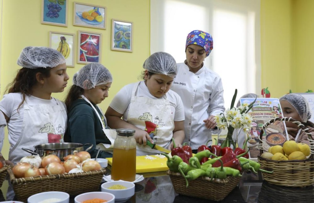 Mersin’de Çocuklar Mutfak Atölyesinde Öğreniyor