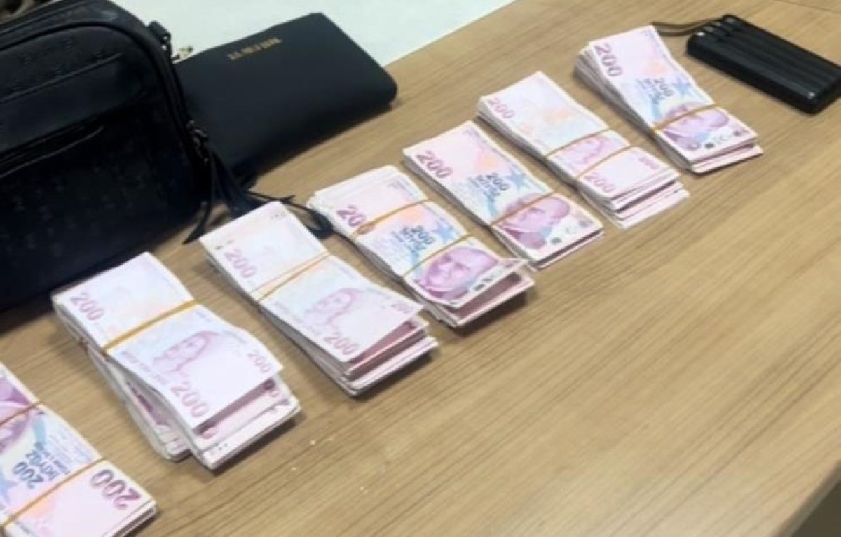 Hatay’da Bulunan Para Dolu Çanta Sahibine Ulaştırıldı