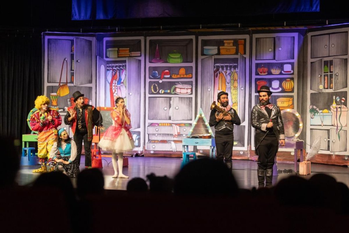 Mersin Şehir Tiyatrosu, Dünya Tiyatro Günü’nü Coşkuyla Kutladı