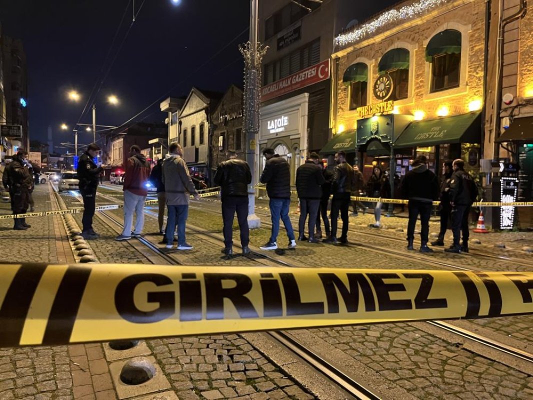 İzmit’te Eğlence Mekanına Saldırı: 2 Ölü, 3 Yaralı