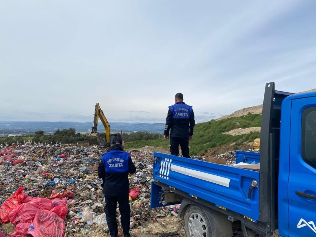 Mersin'de Sağlıksız Şekilde Taşınan Çiğ Köfte Kolilerine El Konuldu
