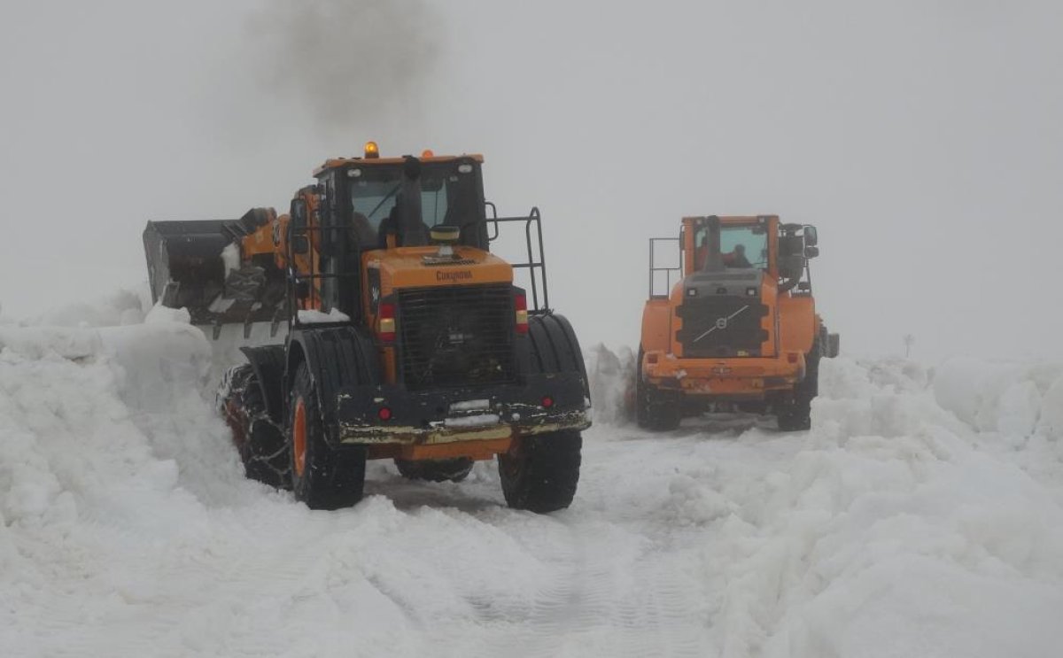 Burası Ne Van Ne Hakkari: Yaz Şehri Mersin'de Kar 2 Metreyi Aştı