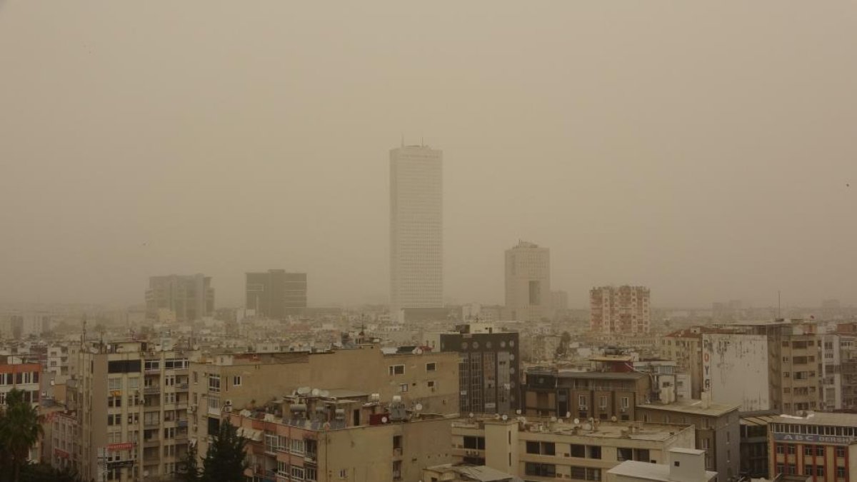 Mersin Ve İlçelerinde Toz Taşınımı Etkili Oldu