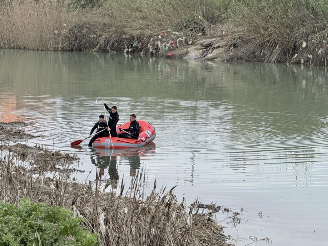 Tarsus'ta Irmakta Kaybolan Genç İçin Seferber Oldular: Vali Toros Bölgede