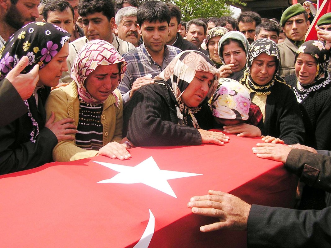 Adana'da Şehit Annesinin Dramı: "Can Verdim, Evimde Oturamıyorum"