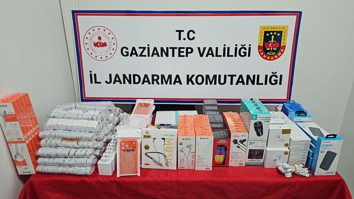 Gaziantep'te 1,7 Milyon Tl Değerinde Kaçak Cep Telefonu Ele Geçirildi