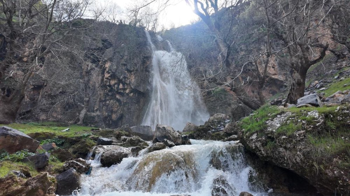 Şırnak'ta Baharla Birlikte Şelaleler Coştu