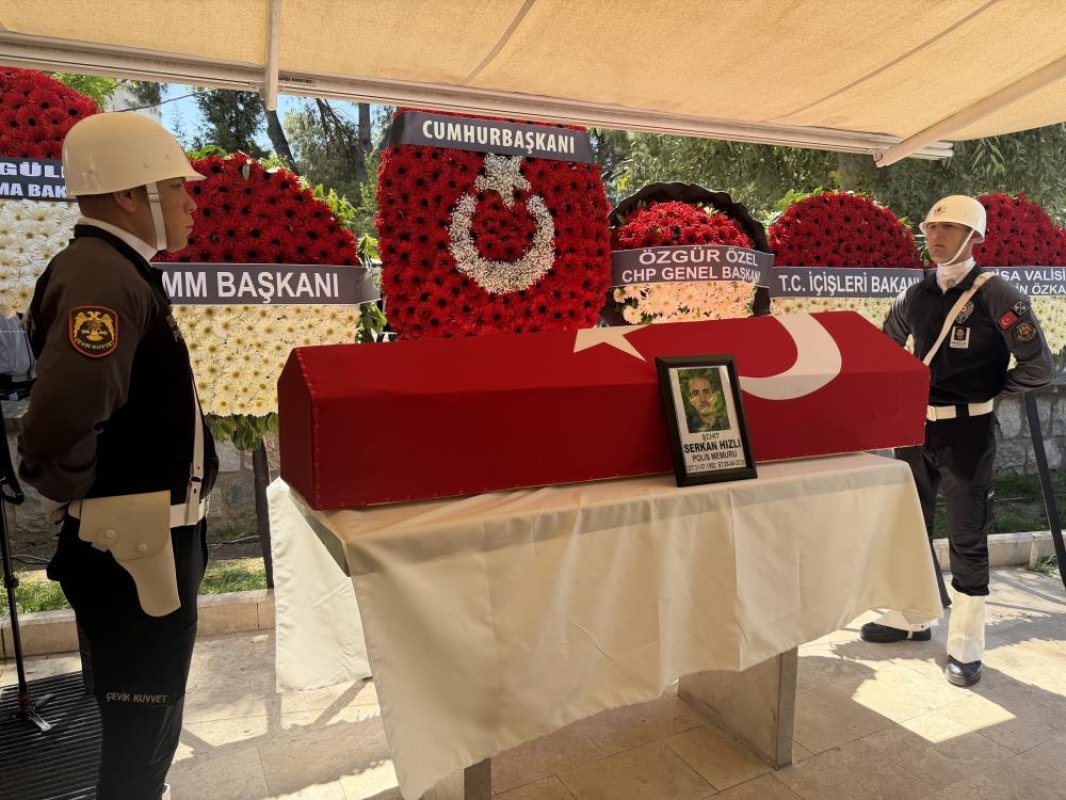 Şehit Polisin Cenazesinde Gözyaşları Sel Oldu