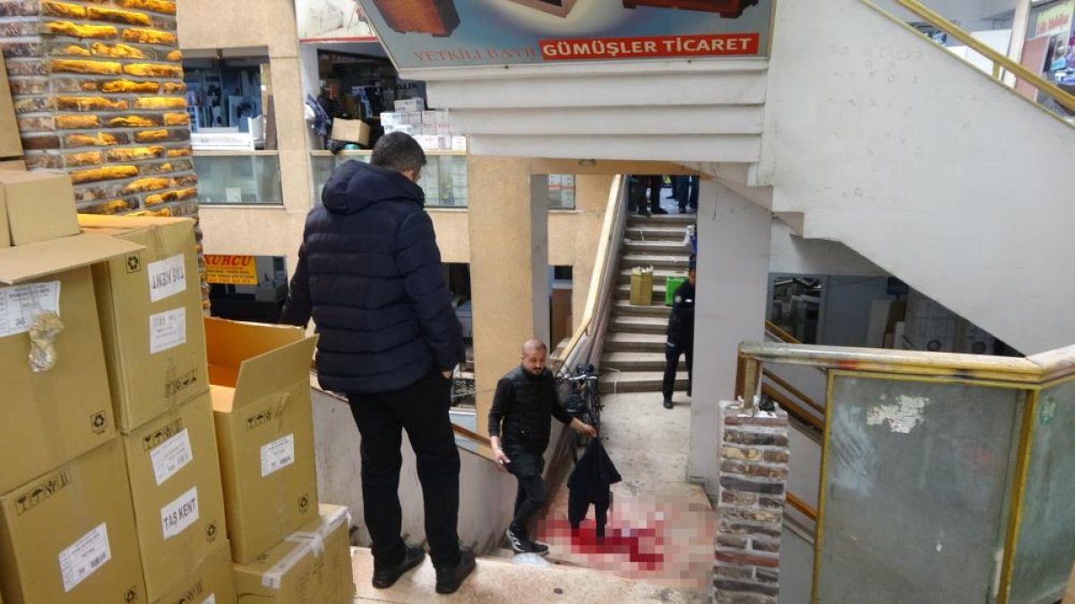 İş Yerinde Kanlı Saldırı: Başından Ve Göğsünden Vuruldu