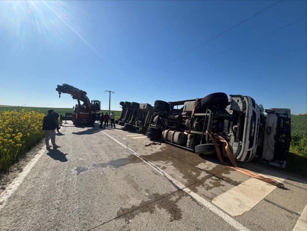 Tekirdağ'da Tır Devrildi: 1 Yaralı