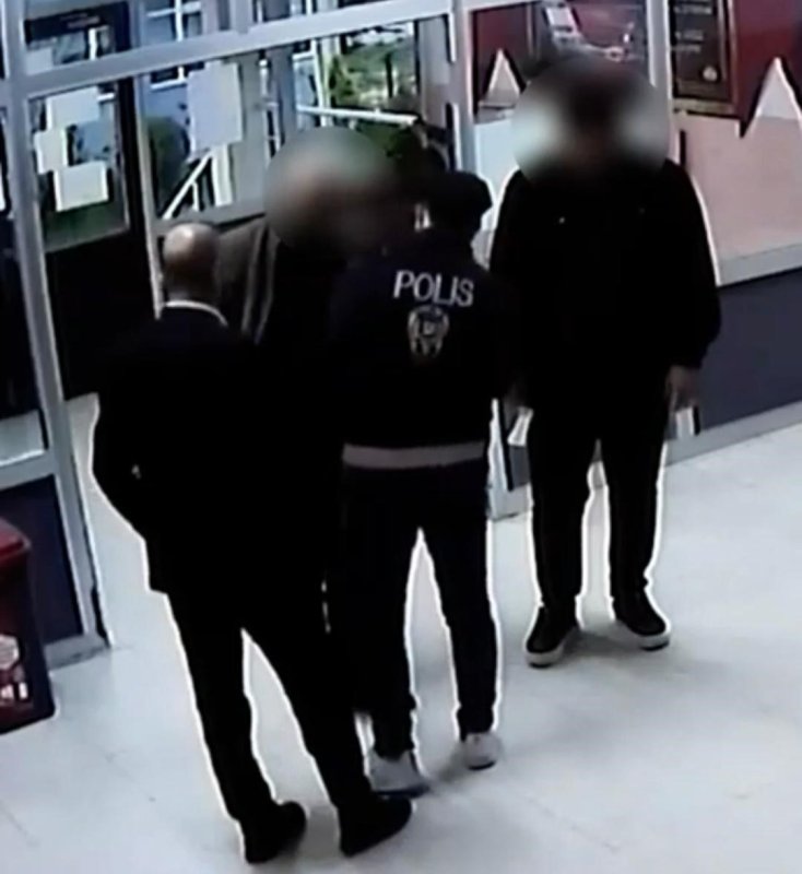 Özel Düzenekle Ehliyet Sınavıra Girmeye Hazırlanan 2 Kişi Yakalandı
