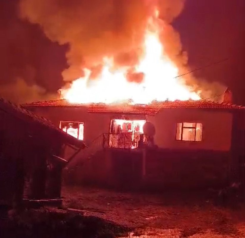 Tavşanlı’da Ev Yangını Korkuttu