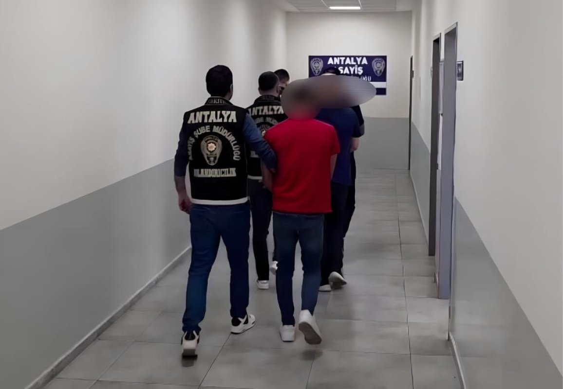 Antalya'da 1,2 Milyon Liralık Dolandırıcılığa 4 Tutuklama