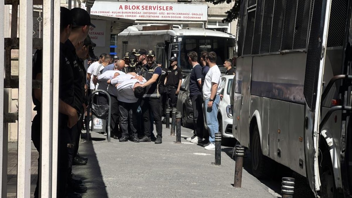 İstanbul Merkezli 7 İlde Düzenlenen Suç Örgütü Operasyonununda Gözaltına Alınan 45 Şüpheli Adliyeye Sevk Edildi