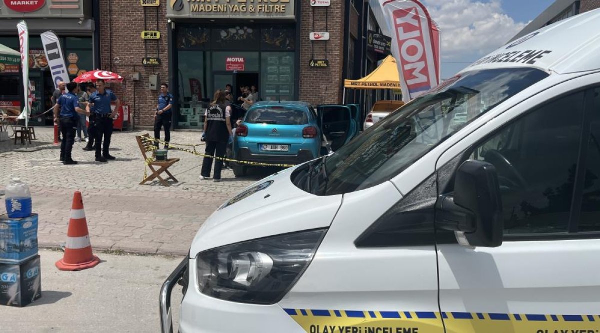 Konya’da Kafe Kurşunlayan Şüpheli Aracını Bırakarak Kaçtı
