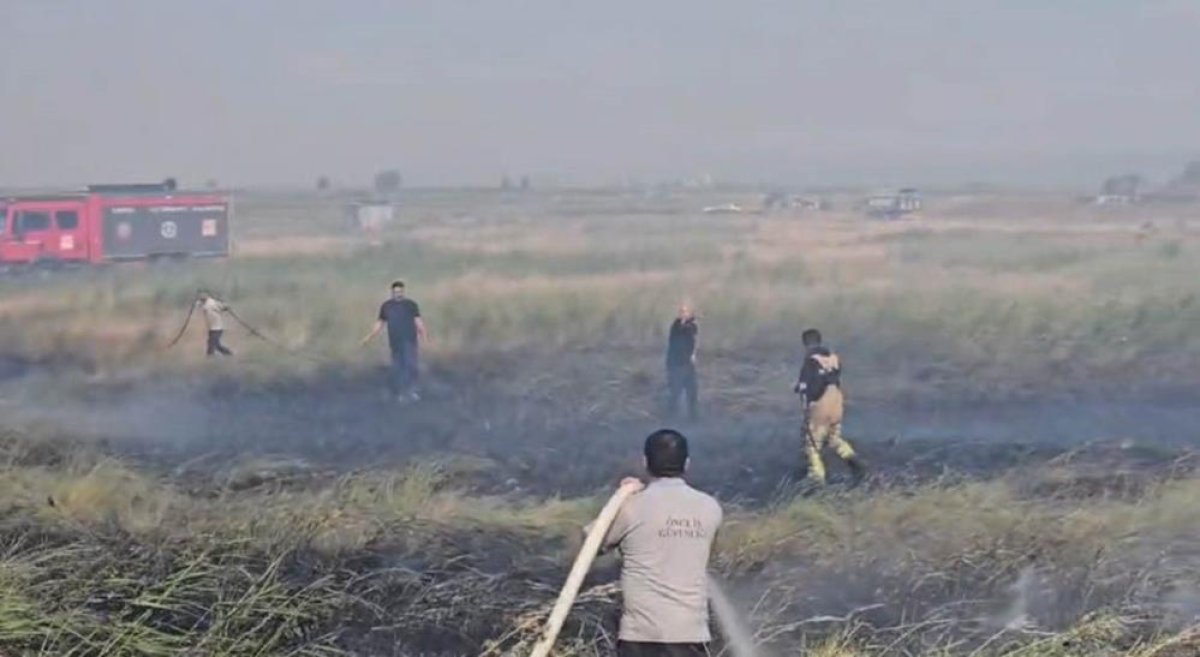 Karacabey’de korkutan yangın: Alevler fabrika yakınına kadar ilerledi