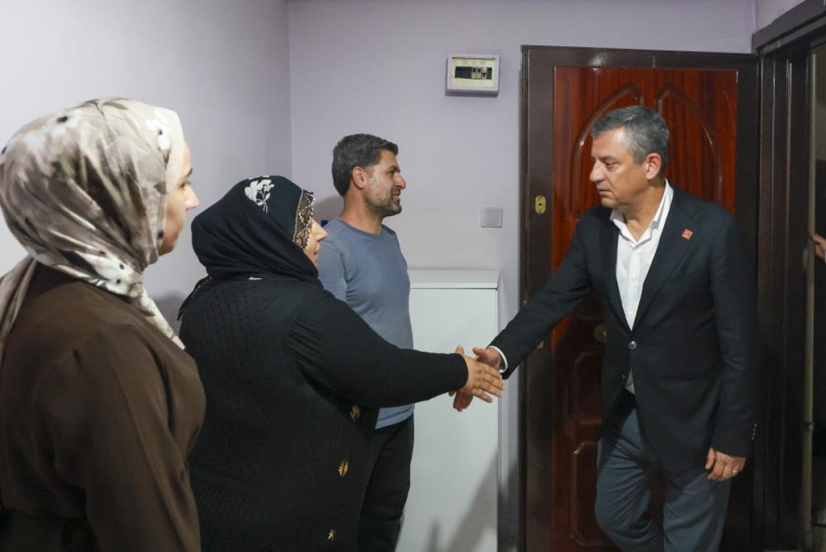 CHP Grup Başkanı Özel, Rojin Kabaiş’in Ailesini Ziyaret Etti