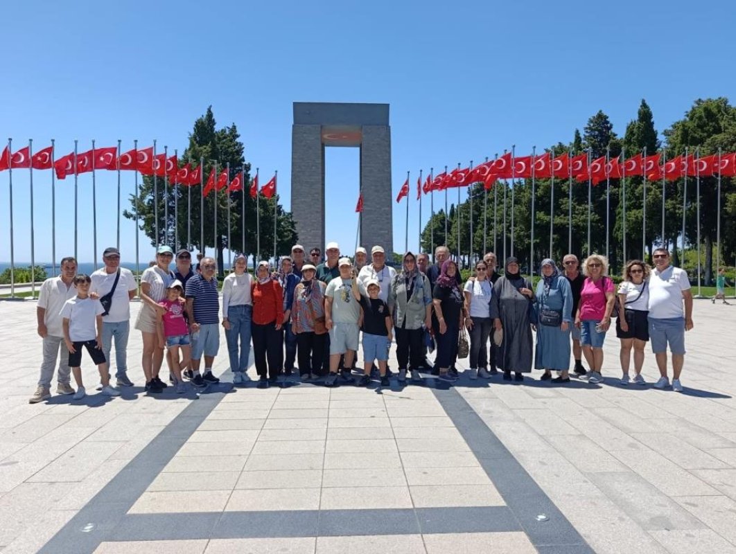 Burhaniyeliler Büyükşehir desteğiyle Çanakkale ziyareti yaptı