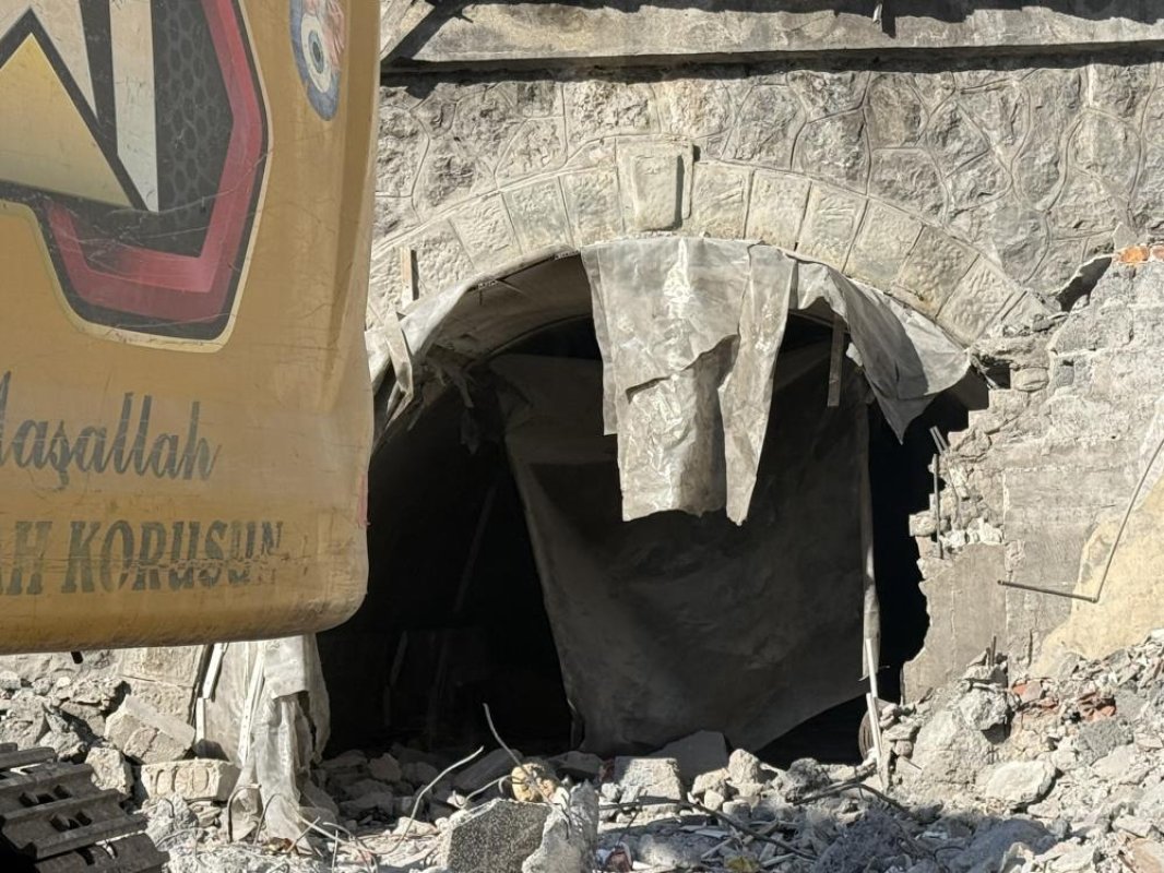 Zonguldak'taki yıkım alanında bulunan sığınak incelemeye alındı