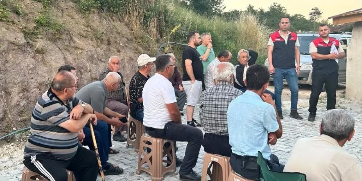 Köy köy gezip vatandaşları bilgilendiriyorlar