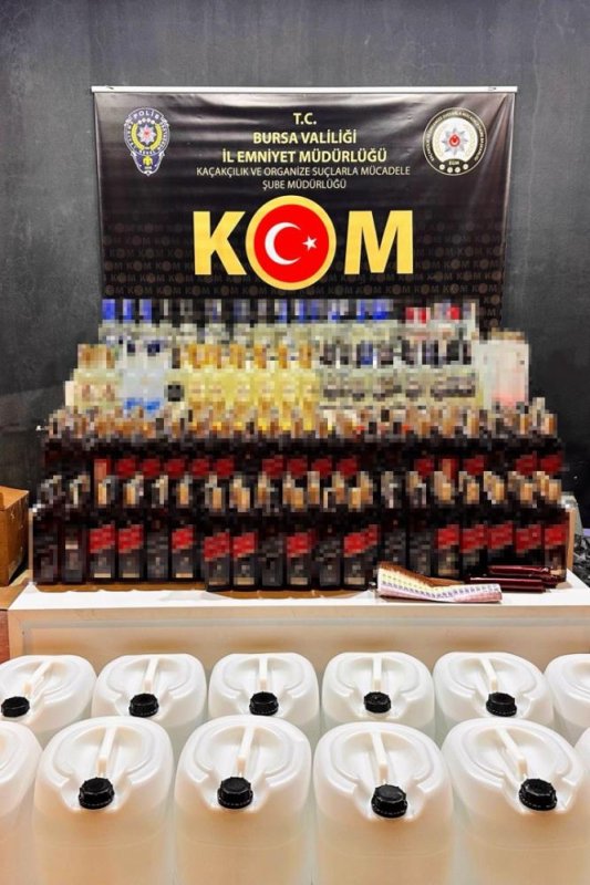 Bursa'da sahte içki operasyonu: 370 şişe sahte içki ve 600 litre etil alkol ele geçirildi