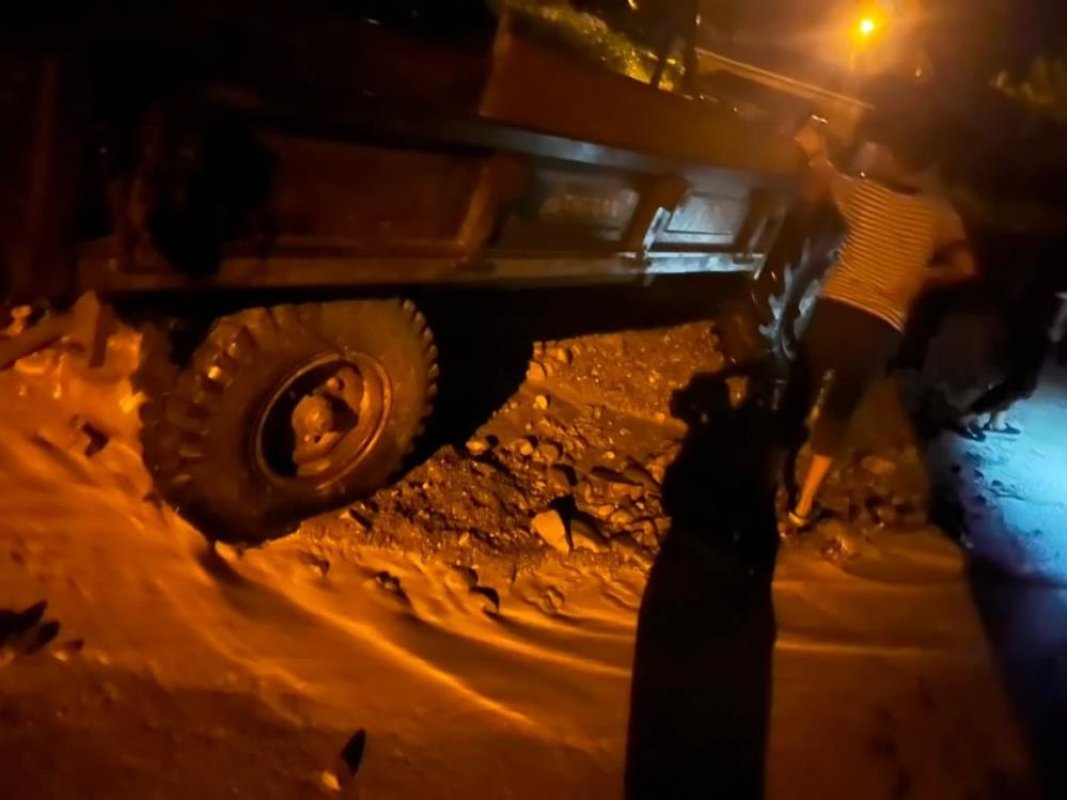 Artvin’de gece etkili olan sağanak taşkınlara neden oldu