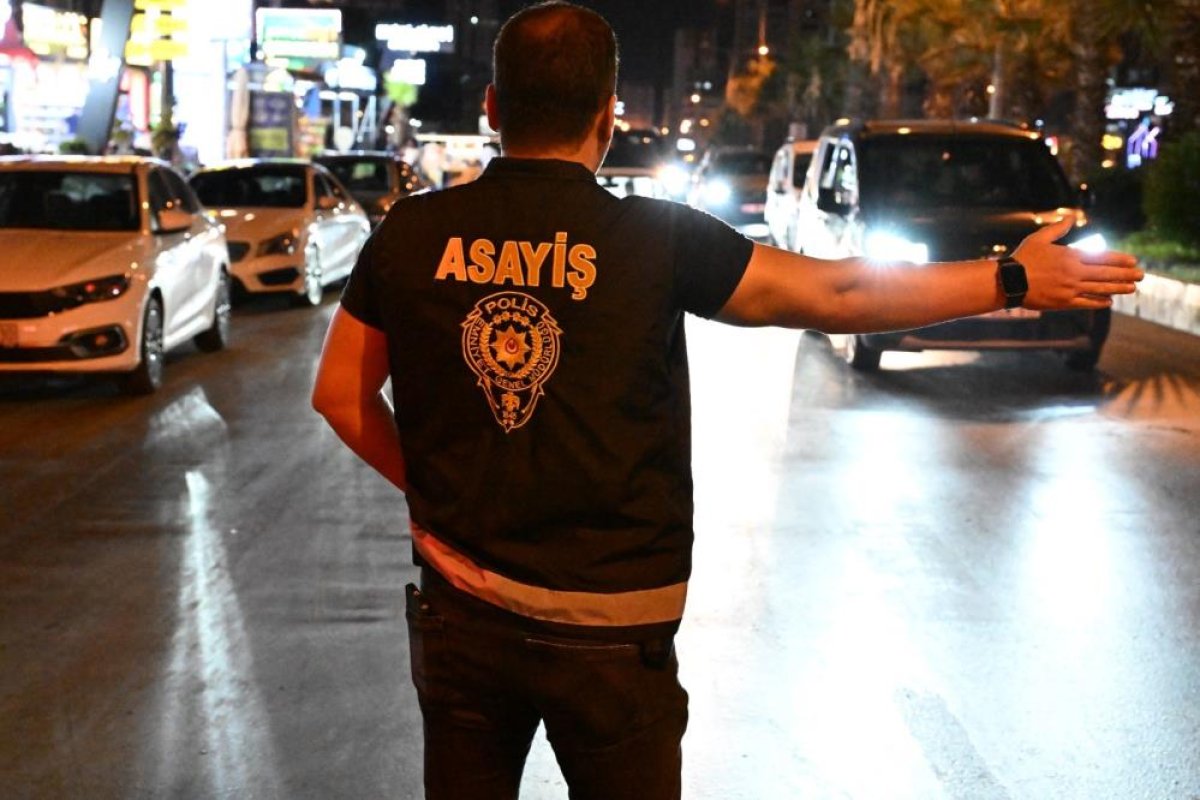 Mersin'de eş zamanlı narko alan uygulaması