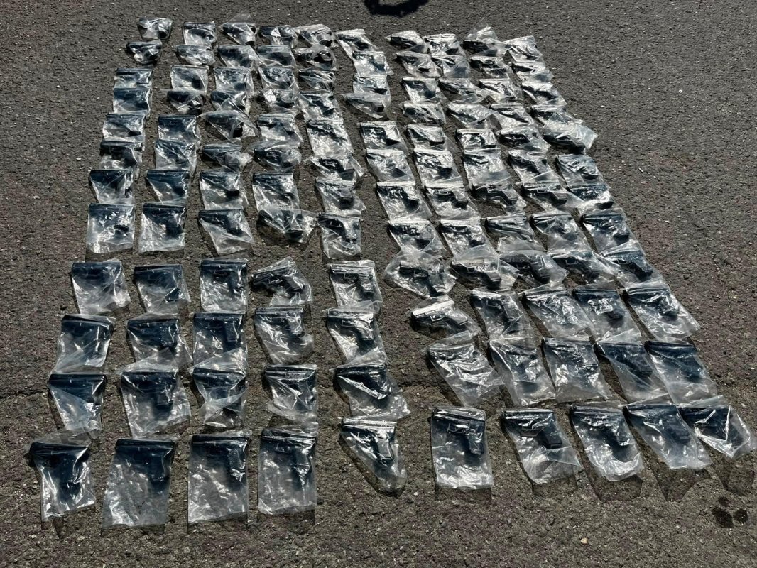 Tuzla'da durdurulan otobüsten cephanelik çıktı: 120 silah ele geçirildi