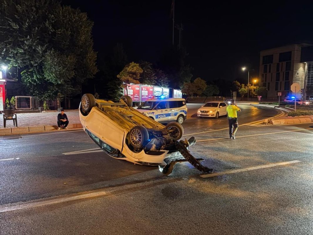 Takla atan otomobil sürücüsü olay yerinden kaçtı