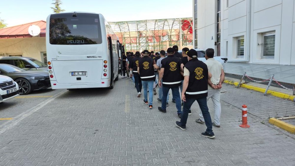 Eskişehir'de polisin de yaralandığı kavga ile ilgili 18 şüpheli adliyeye sevk edildi