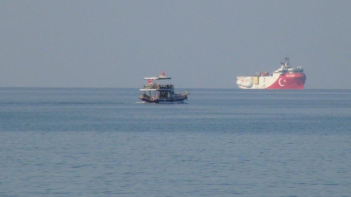 Oruç Reis Sismik Araştırma Gemisi Mersin Taşucu açıklarına demirledi