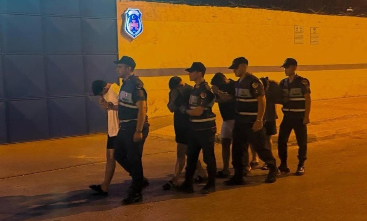 Kızkalesi'nde kimlik göstermek yerine polise karşı gelen 4 şüpheli tutuklandı