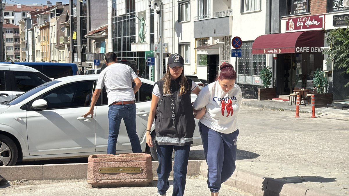 Esenboğa’dan Eskişehir’e uyuşturucu getiren 2 şüpheli yakalandı
