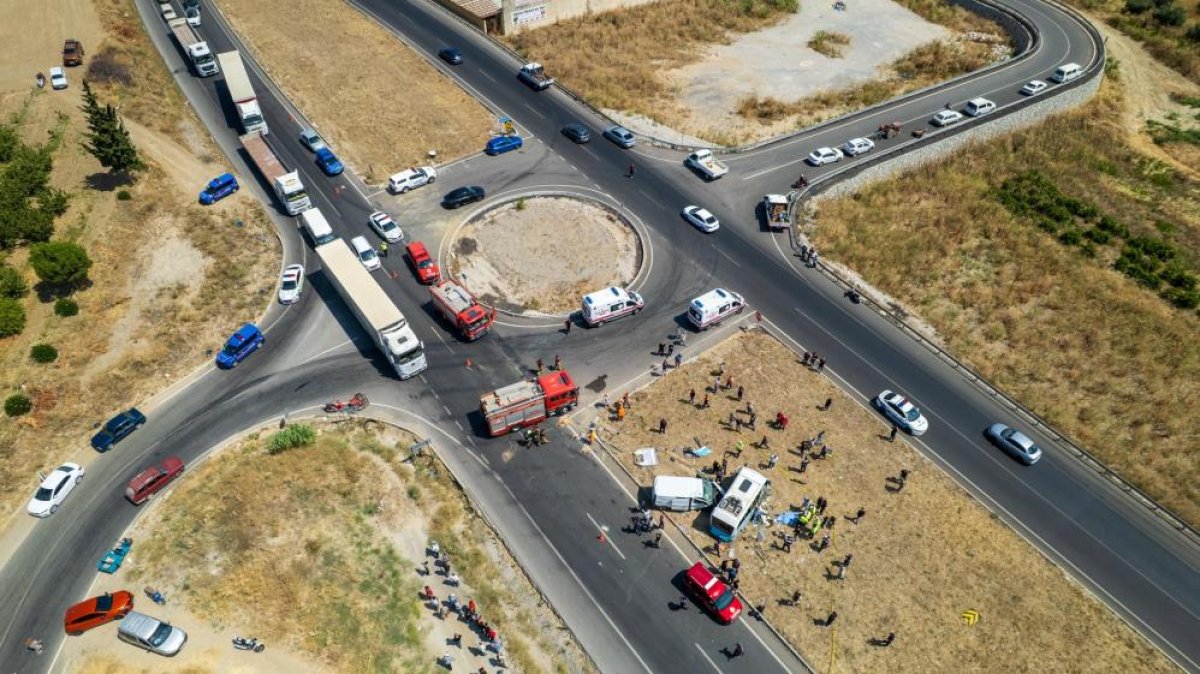 Manisa’da feci kaza 1 ölü 11 yaralı