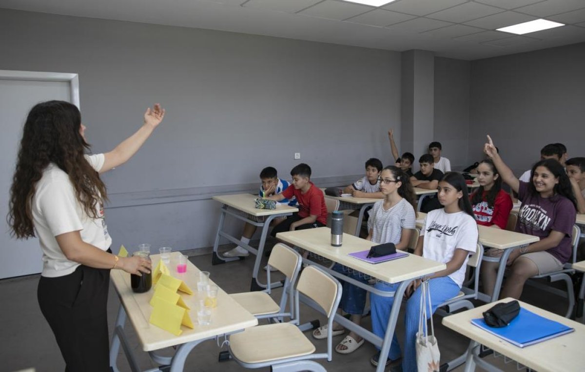 Mersin'de ücretsiz yaz atölyeleri öğrencilerden yoğun ilgi görüyor