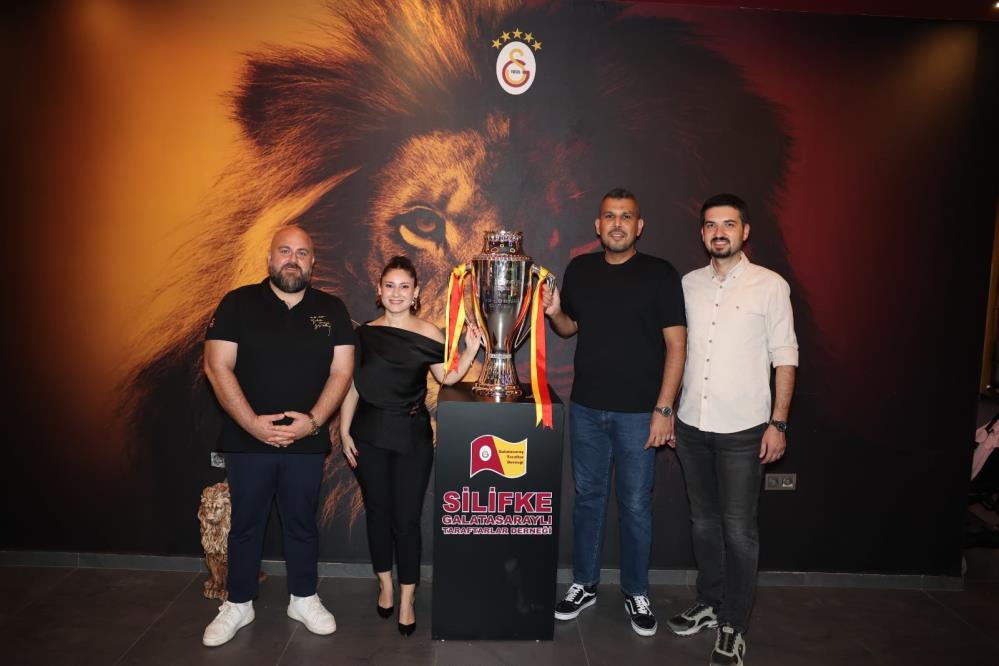 Galatasaray'ın şampiyonluk kupası Silifke'de taraftarlarla buluştu