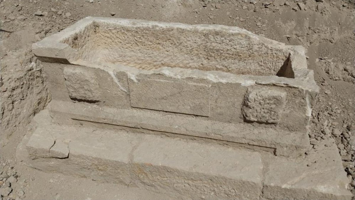 Çevre düzenlemesinde çıkan lahit, inşaatı durdurdu