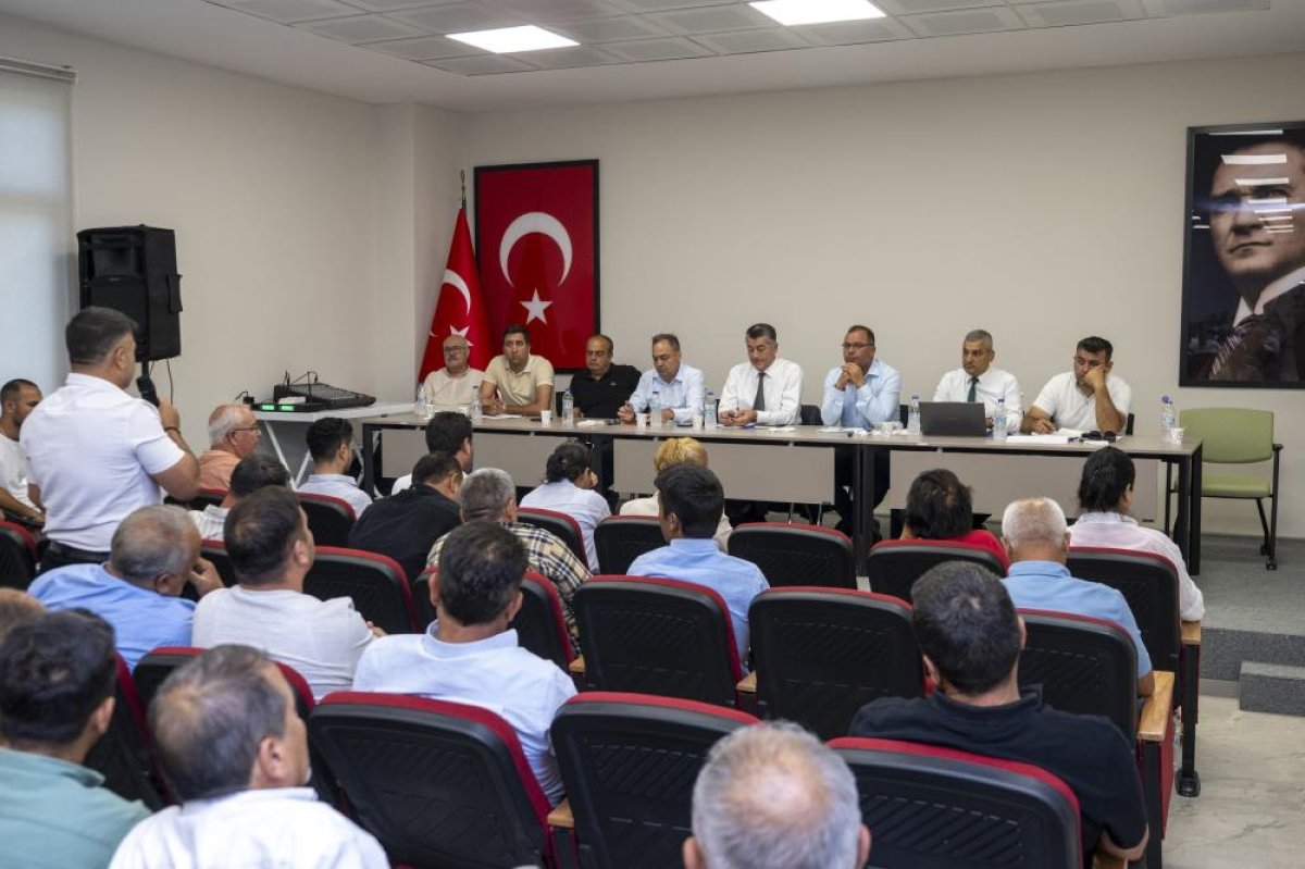 Silifke'de mahalle muhtarları istişare toplantısında buluştu