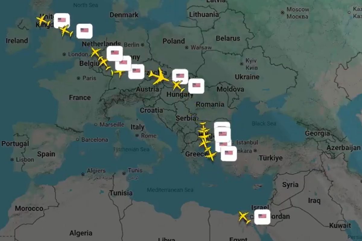 ABD, BAE Ve Katar'daki Üslerine Gece Boyunca Askeri Sevkiyat Gerçekleştirdi