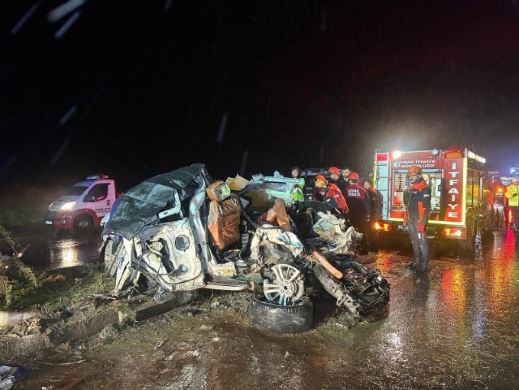 Uşak’ta 7 Aracın Karıştığı Zincirleme Kaza: 4 Ölü 17 Yaralı