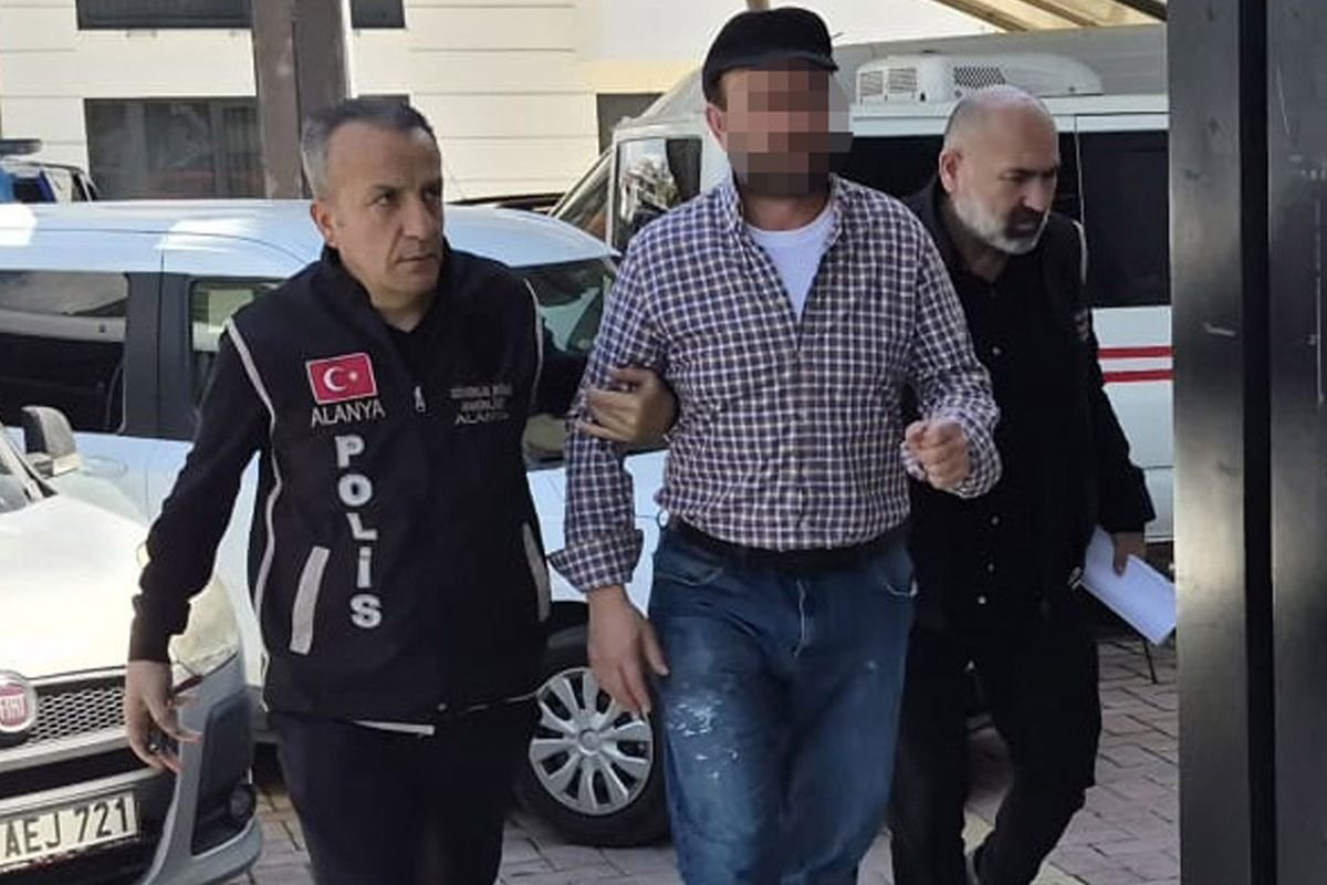 Cumhurbaşkanına Hakaretten Tutuklandı